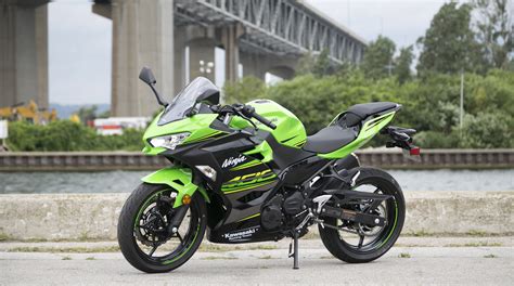 Ninja 400 .